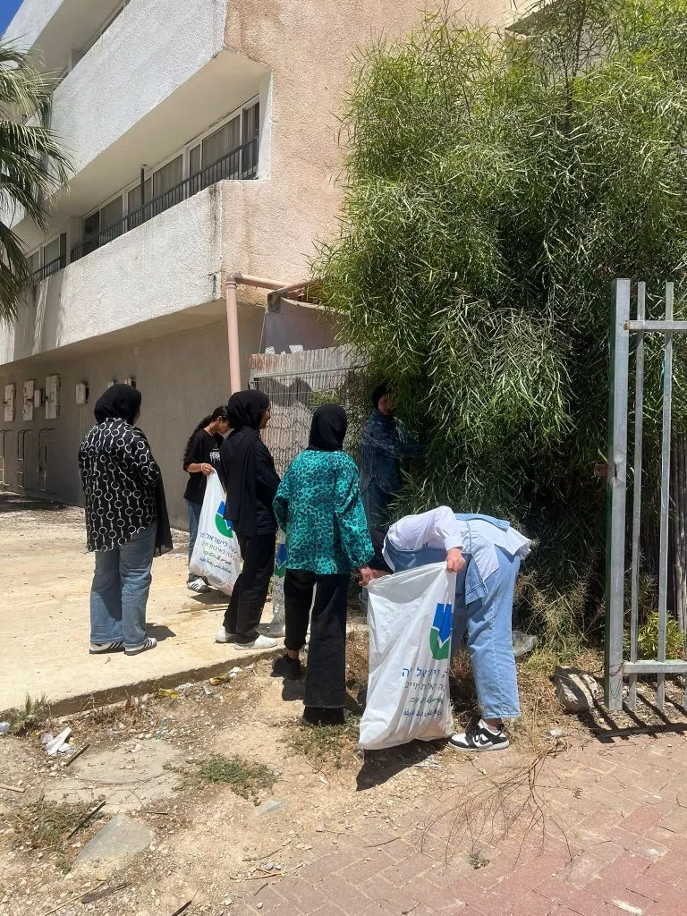 פעילות ניקיון בי"ס אלהוזייל