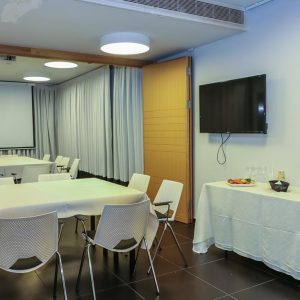 חדר ישיבות במועצה לישראל יפה