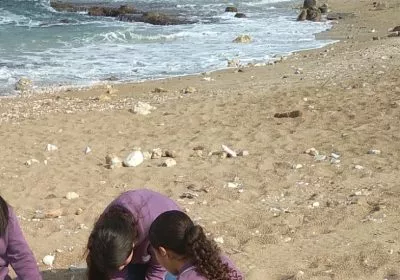 אדם וחוף