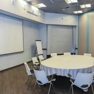 חדר רותם-שולחן ישיבות